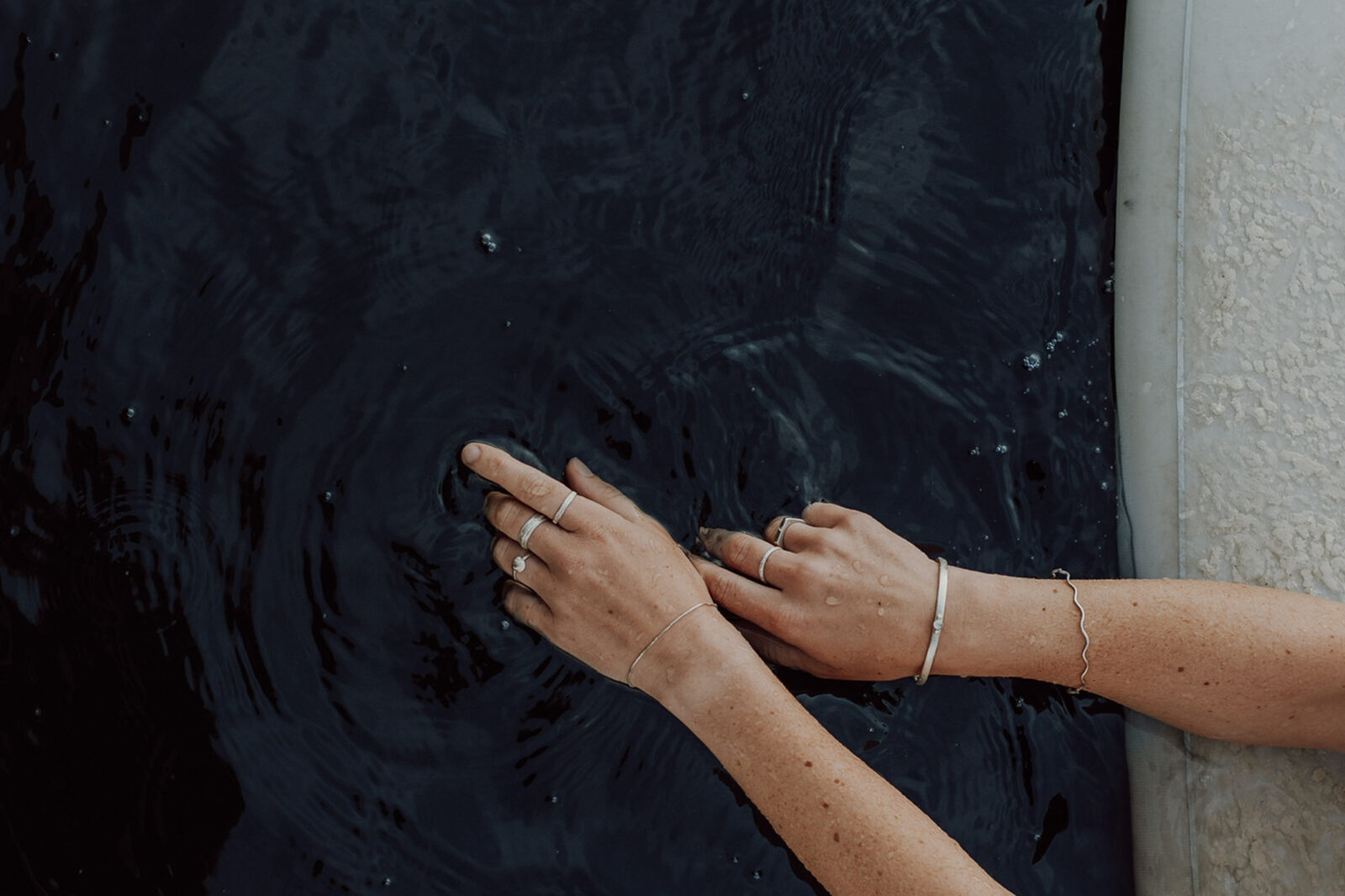 Handcrafted jewelry made in Leiden — sterling silver, gold-plated pieces, custom work & workshops. Shop unique rings, necklaces & bracelets with worldwide shipping.